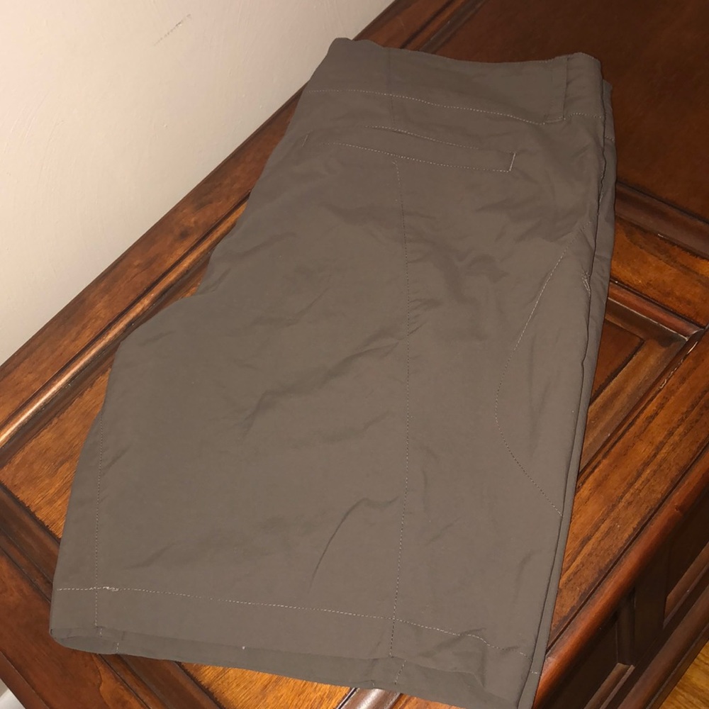 The North Face Shorts Size 38